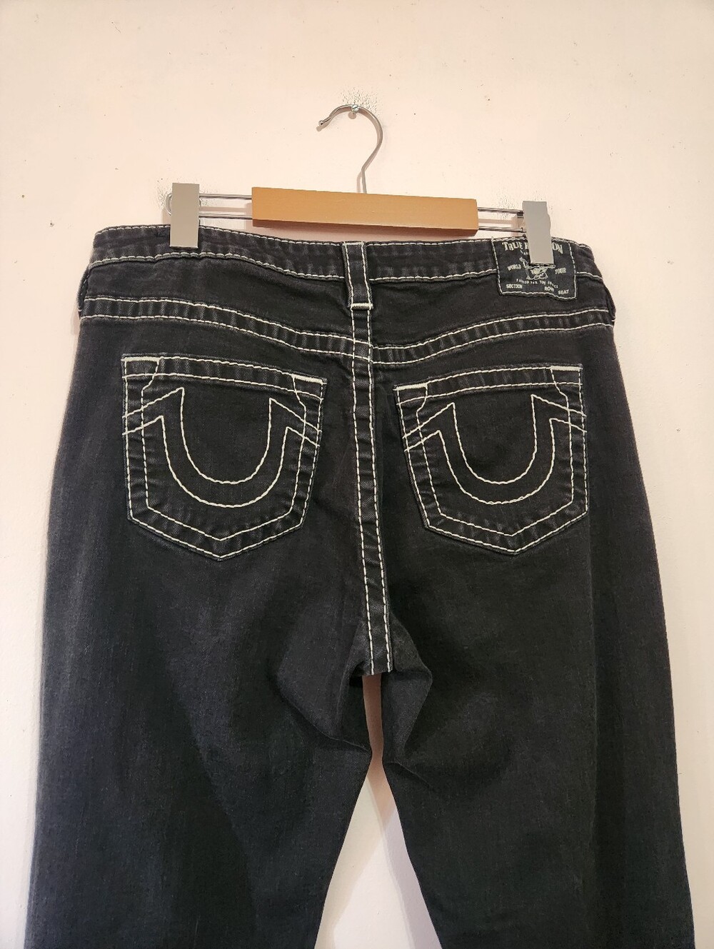 True Religion Becca Mid Rise Bootcut Big T Black Distressed Contrast Stitch Jean - Picture 5 of 14